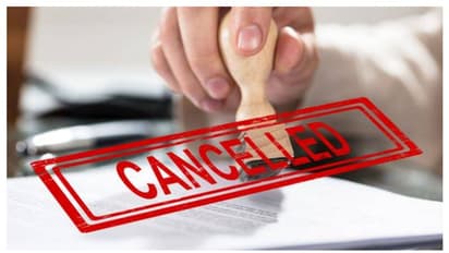 ഓടുന്ന ബസിൽ നിന്ന് വീട്ടമ്മ തെറിച്ചു വീണു; സ്വകാര്യ ബസിന്റെ ഫിറ്റ്നസും പെർമിറ്റും റദ്ദാക്കി