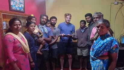 ಚಿಕ್ಕಮಗಳೂರು: ಇಂಗ್ಲೆಂಡ್ ಪ್ರಜೆಗೂ ಅಯೋಧ್ಯೆಯ ಮಂತ್ರಾಕ್ಷತೆ ಹಂಚಿದ ಮಲೆನಾಡಿಗರು