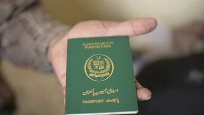 ಈ ದೇಶದಲ್ಲಿ ಗರ್ಲ್ ‌ಫ್ರೆಂಡ್ ಮಾಡಿಕೊಳ್ಳಲೂ ಬೇಕು ಪರ್ಮಿಟ್, ಬೇರೆಯವರು ಫೋನೂ ಮುಟ್ಬಾರದು!