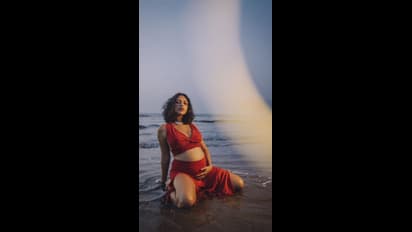 బేబీ బంప్ తో అమలాపాల్ ఫొటోషూట్... బీచ్ లో మైండ్ బ్లోయింగ్ గా ఫోజులిచ్చిన మలయాళీ బ్యూటీ