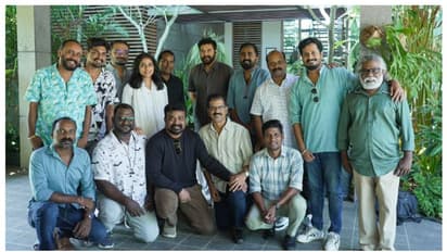  മമ്മൂട്ടി 'ആട്ടം' കണ്ടു: അണിയറക്കാരെയും അഭിനേതാക്കളെയും വീട്ടിലേക്ക് വിളിച്ചുവരുത്തി അഭിനന്ദിച്ചു