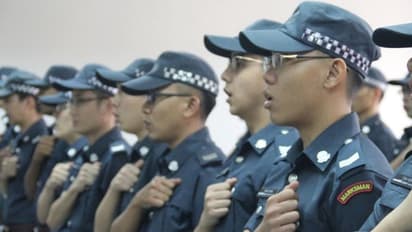 துணை காவல் அதிகாரிகள்.. குறையும் உள்ளூர் பணியாளர்கள் எண்ணிக்கை - இந்தியாவை வைத்து பிளான் போடும் சிங்கப்பூர்!