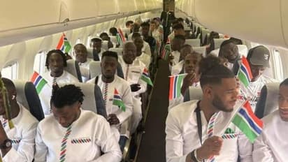 ക്യാബിനിലെ ഓക്സിജൻ വിതരണം തകരാറിൽ, വിമാനയാത്രക്കിടെ മയങ്ങി വീണ് ഗാംബിയൻ ഫുട്ബോൾ ടീം, ഒഴിവായത് വൻദുരന്തം