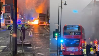 അതിരാവിലെ തിരക്കേറിയ റോഡിൽ അഗ്നി പടർന്ന് പൊട്ടിത്തെറിച്ച് ഡബിൾ ഡക്കർ ബസ്