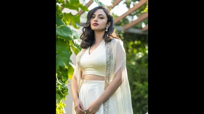 ಗೋಲ್ಡನ್‌ ಸ್ಟಾರ್‌ಗೆ ಜೋಡಿಯಾದ ಮಲಯಾಳಿ ಕುಟ್ಟಿ, ಮೊದ್ಲು ಹಲ್ಲಿಗೆ ಕ್ಲಿಪ್ ಹಾಕಿಸ್ಕೊಳ್ಳಿ ಅನ್ನೋದಾ ಜನ್ರು!