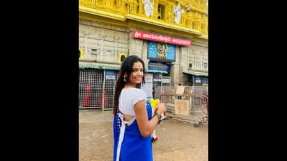 ನೀಲಿ ಸೀರೆಯುಟ್ಟು ಚಾಮುಂಡಿ ಬೆಟ್ಟದಲ್ಲಿ ಪೋಸ್ ಕೊಟ್ಟ ಸೋನು ಗೌಡ: ನಿಮ್ದು ಮಗುವಿನಂತ ಮನಸ್ಸು ಎಂದ ಫ್ಯಾನ್ಸ್‌!