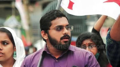 മുൻകൂര് ജാമ്യം തള്ളിയിട്ടും വിദ്യാര്ത്ഥിനിയെ ആക്രമിച്ച എസ്എഫ്ഐ നേതാവിനെ പൊലീസിന് വേണ്ട, അറസ്റ്റ് വൈകുന്നു