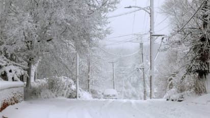 Dramatic videos of Iowa blizzard go viral; residents express shock as state comes to standstill (WATCH)