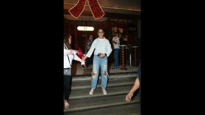 ಯಪ್ಪಾ! ಪ್ಯಾಂಟ್‌ ಇಷ್ಟೋಂದು ಹರಿಬಾರ್ದು; ನಟಿ ಜೆನಿಲಿಯಾ ಲುಕ್ ವೈಲರ್! 