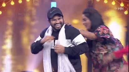 లేడీ డాన్సర్స్ తో హైపర్ ఆది పాడు పనులు... కింద పడుకుని మీదకు రండి అంటూ !