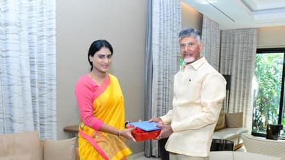 చంద్రబాబుతో వై.ఎస్. షర్మిల భేటీ: కొడుకు పెళ్లికి రావాలని  ఆహ్వానం