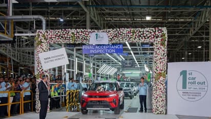 ಗುಜರಾತ್‌ನಲ್ಲಿ ಎಲೆಕ್ಟ್ರಿಕ್ ಕಾರುು  ಉತ್ಪಾದನೆ ಆರಂಭಿಸಿದ ಟಾಟಾ, ಮೊದಲ ಇವಿ ಅನಾವರಣ!