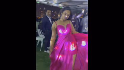 Ariyana Glory : క్రూయిజ్ పార్టీలో అరియానా డాన్స్.. ఆ డ్రెస్ లో మడతేసే స్టెప్పులకు అందరి చూపు ఆమెపైనే! 