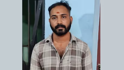 ട്യൂഷൻ വിദ്യാര്ത്ഥിനിയെ വീട്ടിലേക്ക് കൂട്ടിക്കൊണ്ടുപോയി; നിലമറന്ന് കൊല്ലത്തെ അധ്യാപകന്റെ ക്രൂരത, അറസ്റ്റ്