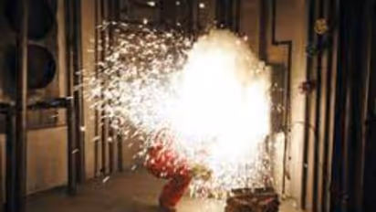 സമയം 7 AM, കോഴിക്കോട് മുപ്പതോളം വീടുകളിൽ ഉഗ്രശബ്ദത്തിൽ പൊട്ടിത്തെറി! എല്ലാം കത്തി; കാരണം അമിത വൈദ്യുത പ്രവാഹം