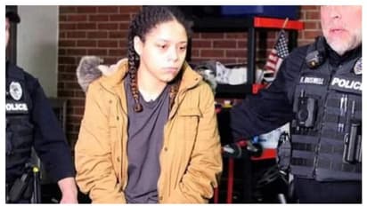 ബാറ്ററിയും നെയിൽപോളിഷും സ്ക്രൂവും നൽകി കാമുകന്റെ പിഞ്ചുകുഞ്ഞിനെ കൊലപ്പെടുത്തി; 20കാരി അറസ്റ്റിൽ