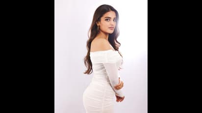 Nidhhi Agerwal :  పండగ వేళ నిధి అగర్వాల్ అందాల జాతర... క్లోజప్ షార్ట్స్ లో రచ్చరచ్చేగా.!