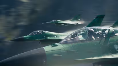 യുദ്ധം ഇനി ആകാശത്ത്, ഫൈറ്ററിന്റെ ട്രെയിലര് ത്രസിപ്പിക്കും