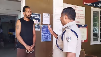 കേരളം തന്നെ! വീയപുരത്ത് ഗുണ്ടാപ്പിരിവ് നൽകാത്തതിന്റെ പേരിൽ 61കാരനെ കരിങ്കല്ല് വച്ച് തലയ്ക്കടിച്ചു, പിടിയിൽ