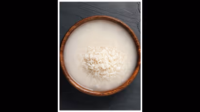 சோறு வடித்த  தண்ணீரில் இத்தனை நன்மைகளா?! 'இப்படி' யூஸ் தெரியாம போச்சே!!