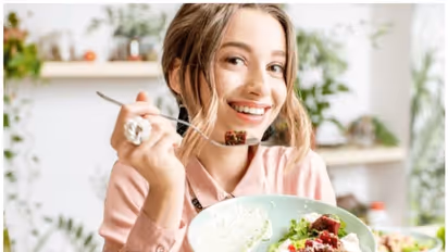 ചർമ്മത്തെ സുന്ദരമാക്കാൻ സഹായിക്കുന്ന അഞ്ച് കൊളാജൻ അടങ്ങിയ ഭക്ഷണങ്ങൾ