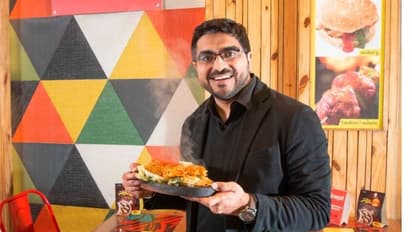 ರಸ್ತೆ ಬದಿ ಮೊಮೊಸ್ ಮಾರ್ತಿದ್ದ ವ್ಯಕ್ತಿಯೀಗ ಕೋಟ್ಯಾಧಿಪತಿ, ತಿಂಗಳ ಆದಾಯ ಬರೋಬ್ಬರಿ 40 ಕೋಟಿ!