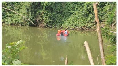 വാഹനം റോഡിൽ ഉപേക്ഷിച്ച ശേഷം യുവാവ് നദിയിൽ ചാടി മരിച്ചു