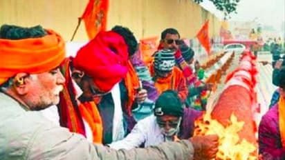 108 ಅಡಿ ಉದ್ದದ ಅಗರಬತ್ತಿಗೆ ಅಯೋಧ್ಯೆಯಲ್ಲಿ ಅಗ್ನಿಸ್ಪರ್ಶ : 1.5 ತಿಂಗಳು ನಿರಂತರ ಉರಿಯಲಿದೆ ಈ ಅಗರಬತ್ತಿ