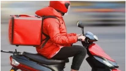 ഫുഡ് ഡെലിവറി ബോയിക്ക് അജ്ഞാതന്‍റെ വെടിയേറ്റു; ആരോഗ്യനില അതീവ ഗുരുതരം, അന്വേഷണം ആരംഭിച്ച് കുവൈത്ത് അധികൃതര്‍ 