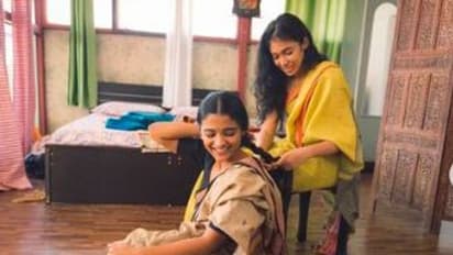 ನಟಿ ಚೈತ್ರಾ ಆಚಾರ್ ಕೈಯಲ್ಲಿ ಸಿಗರೇಟ್ ನೋಡಿ ಗಾಬರಿ ಆದ ನೆಟ್ಟಿಗರು! 