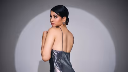 ನಿಮ್ಮ ಎತ್ತರ ಐದು ಅಡಿ, ಚಪ್ಪಲಿ ಮೂರು ಅಡಿ: ಟಗರು ಪುಟ್ಟಿ ಮಾನ್ವಿತಾ ಫೋಟೋಶೂಟ್‌ ನೋಡಿ ಕಾಲೆಳೆದ ನೆಟ್ಟಿಗ!