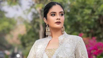 లవర్ పేరు బయటపెట్టిన యాంకర్ శ్రీముఖి... ఆ స్టార్ సింగర్ మీకు తెలిసినవాడే!