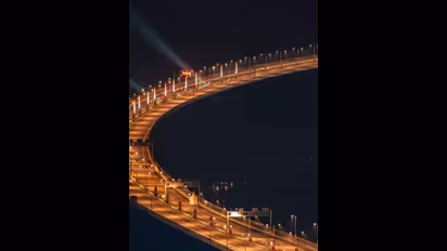 അടൽ സേതു: സെൽഫി പിഴയായി ഈടാക്കിയത് 12 ലക്ഷം രൂപ, ചുമത്തിയത് 1612 പേർക്ക്, ഒരു മാസത്തെ ടോൾ 14 കോടി രൂപ