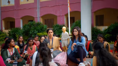 உடை கட்டுப்பாட்டுக்கு எதிராக பொங்கி எழும் மாயா! முடிவை தீர்மானிக்க போகும் மக்கள் - ஜீ தமிழின் அடுத்த அதிரடி!