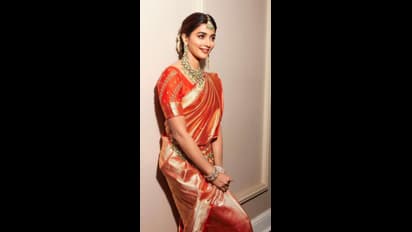  పెళ్లిలో ఈ చీరలను గనుక కట్టుకున్నారంటే మీరు ఎంత మోడ్రన్ గా, యంగ్ గా కనిపిస్తారో..!