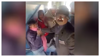 ട്രെയിനിനകത്ത് യാത്രക്കാരന് ക്രൂരമർദനം; ടിടിഇയ്ക്ക് സസ്പെൻഷൻ