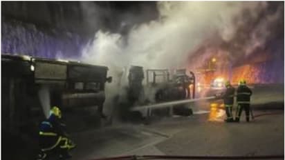 ഒമാനില് വാഹനങ്ങള് കൂട്ടിയിടിച്ച് തീപിടിച്ചു, ഒരാള്ക്ക് പരിക്ക്