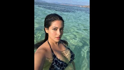 அட நம்ம தாஜ் மஹால் பட ஹீரோயினா இது? 42 வயதிலும் துள்ளும் இளமை - நடிகை ரியா சென்னின் ஹாட் பிக்ஸ் இதோ!