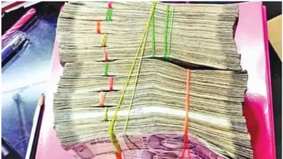 മലപ്പുറത്ത് രേഖകളില്ലാത്ത പത്ത് ലക്ഷം രൂപയുമായി യുവാവ് പിടിയിൽ