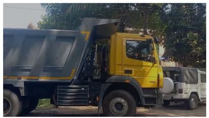 ലോറിയിൽ നിന്ന് മെറ്റൽ ഇറക്കുന്നതിനിടെ വൈദ്യുതി ലൈനിൽ തട്ടി; ഇതര സംസ്ഥാന തൊഴിലാളിക്ക് ദാരുണാന്ത്യം