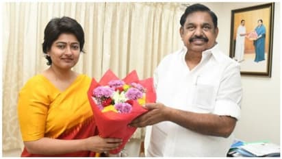 Gayathri Raghuram join ADMK : பாஜகவில் இருந்து விலகிய காயத்ரி ரகுராம் அதிமுகவில் இணைந்தார்!