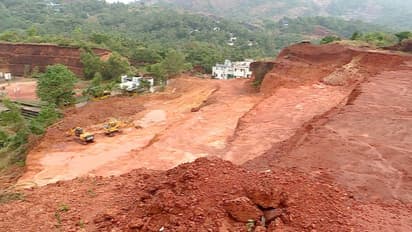 വല്ലാത്ത പണിയായിപ്പോയി; ദേശീയപാതയ്ക്ക് മണ്ണെടുത്ത് പഞ്ചായത്ത് റോഡ് തകർത്തു, ഇല്ലാതായത് 64 മുതലുള്ള റോഡ്