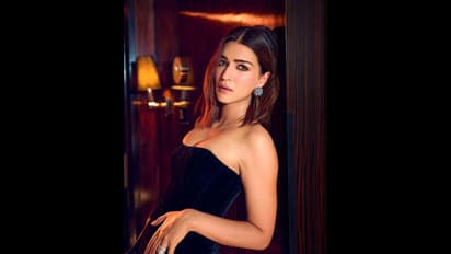  Kriti Sanon : ‘ఆదిపురుష్’ హీరోయిన్ స్టన్నింగ్ లుక్.. నోట మాట రాకుండా చేసిందిగా!