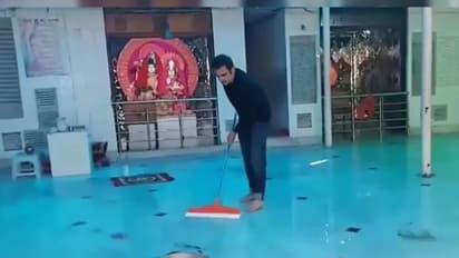 'Swachchata Abhiyan': ರಾಷ್ಟ್ರ ರಾಜಧಾನಿಯಲ್ಲಿರುವ ದೇವಸ್ಥಾನ ಸ್ವಚ್ಛತೆ ಮಾಡಿದ ಗೌತಮ್ ಗಂಭೀರ್..! ವಿಡಿಯೋ ವೈರಲ್