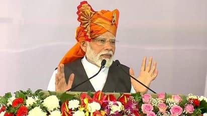 Karnataka: సీఎం.. ఇలా జరుగుతుంటాయ్: సిద్ధరామయ్యతో ప్రధాని మోడీ.. వీడియో వైరల్