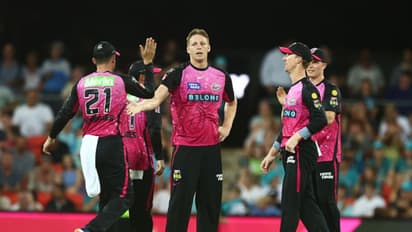 എന്ത് കൂള് പിടുത്തമാണ് പഹയാ; ഇത് ക്രിക്കറ്റ് ചരിത്രത്തിലെ ഏറ്റവും മികച്ച റിട്ടേണ് ക്യാച്ചുകളിലൊന്ന്