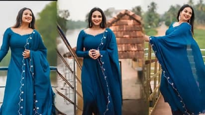 ഒരു നീലക്കിളിയെപ്പോലെ സുന്ദരിയായി പ്രേക്ഷകരുടെ ഹൃദയം കീഴടക്കി 'വേദിക'