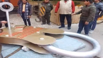 400 கிலோ பூட்டு.. அயோத்தி ராமர் கோயிலுக்கு அனுப்பப்பட்ட இந்து மகா சபா தலைவரின் பரிசு.. 