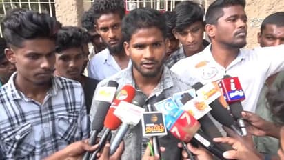 ஜல்லிக்கட்டை விளையாட்டாக பார்க்க வேண்டும்; அரசியலாக்கக் கூடாது - அலங்காநல்லூரில் 2ம் பரிசு பெற்ற வீரர் கருத்து