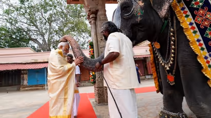 PM Modi offers prayers at Sri Ranganatha Swamy temple, seeks blessings from elephant (PHOTOS)